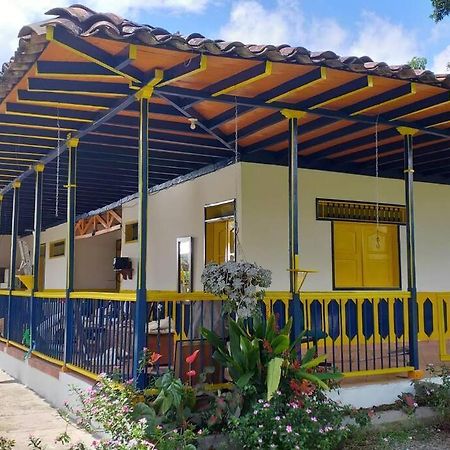 Casa Finca Villa Luz A 800 Mts Del Parque Del Cafe Montenegro Exterior foto