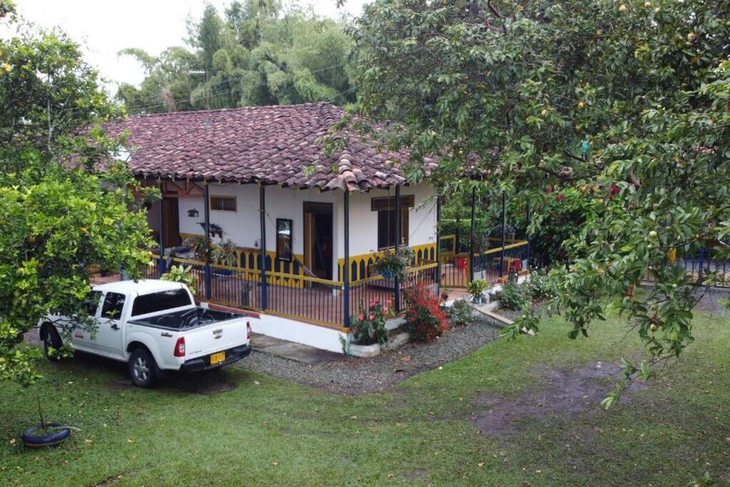 Casa Finca Villa Luz A 800 Mts Del Parque Del Cafe Montenegro Exterior foto