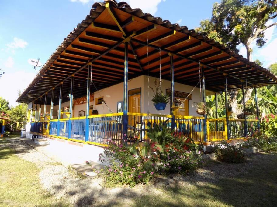 Casa Finca Villa Luz A 800 Mts Del Parque Del Cafe Montenegro Exterior foto