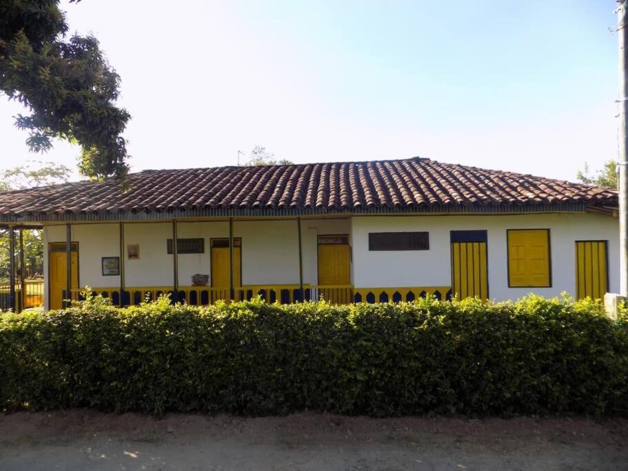 Casa Finca Villa Luz A 800 Mts Del Parque Del Cafe Montenegro Exterior foto