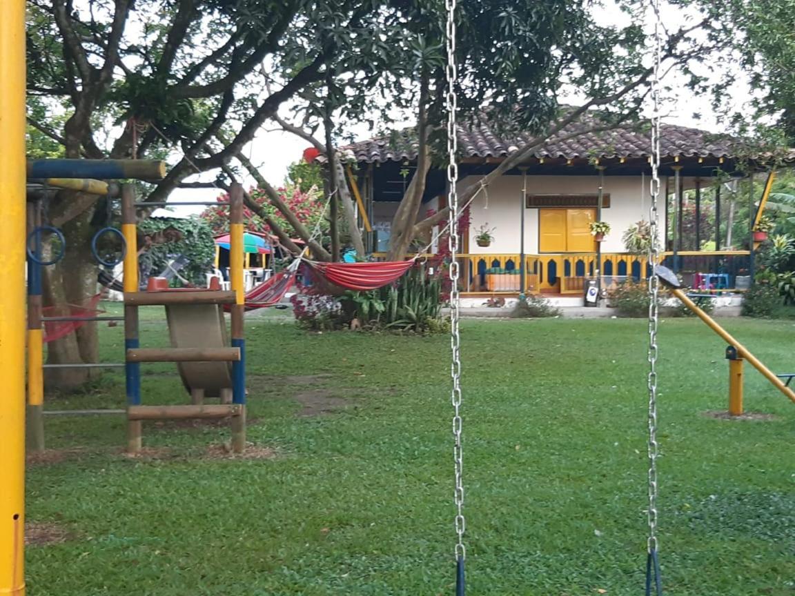 Casa Finca Villa Luz A 800 Mts Del Parque Del Cafe Montenegro Exterior foto